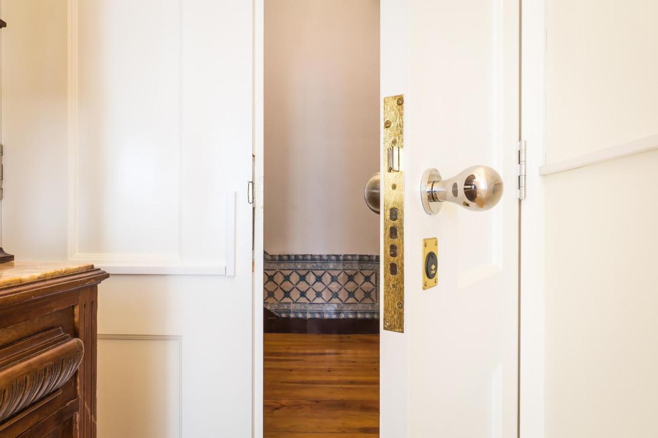 Santa Justa Prime Guesthouse Lisbon Bagian luar foto