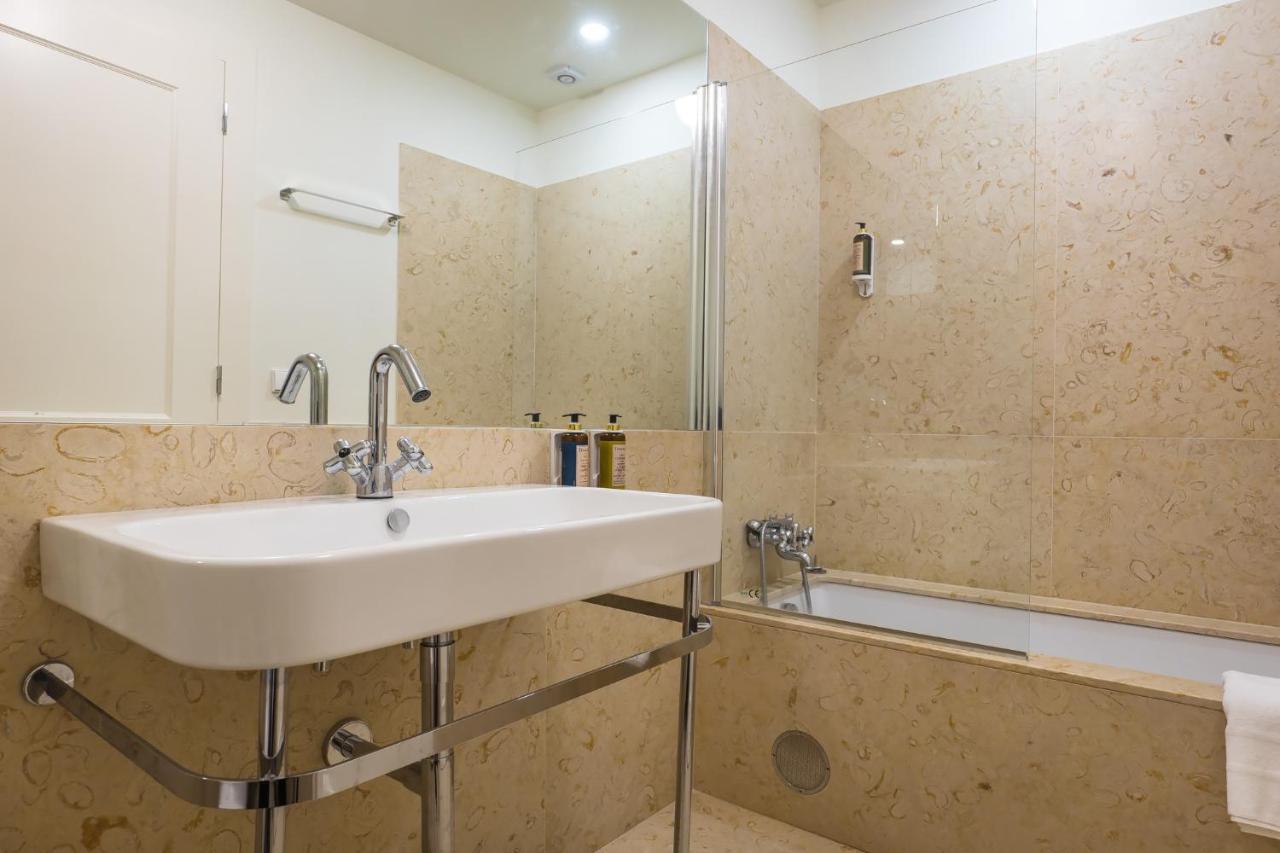 Santa Justa Prime Guesthouse Lisbon Bagian luar foto