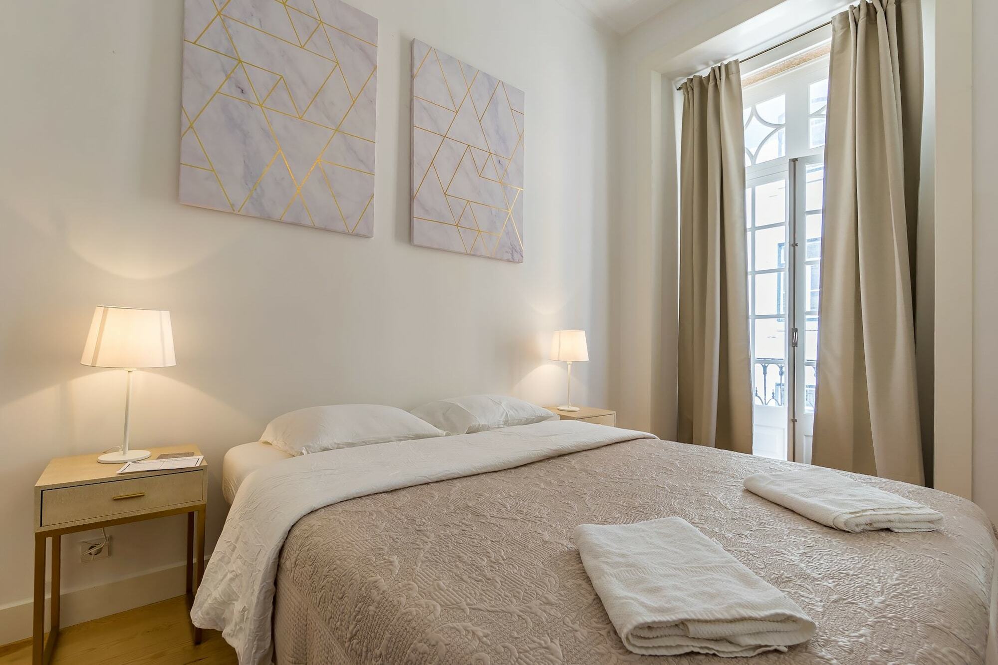 Santa Justa Prime Guesthouse Lisbon Bagian luar foto